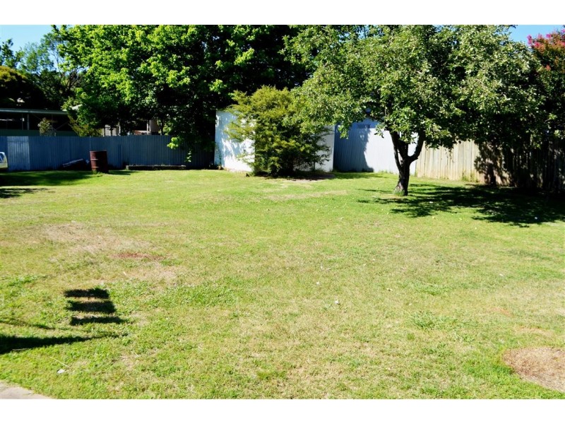 82 Sydney Street, Tumut NSW 2720