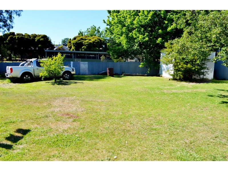 82 Sydney Street, Tumut NSW 2720