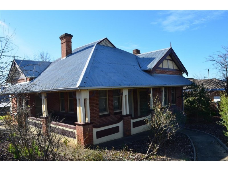 199 Wynyard Sreet, Tumut NSW 2720
