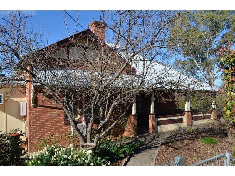 199 Wynyard Sreet, Tumut NSW 2720