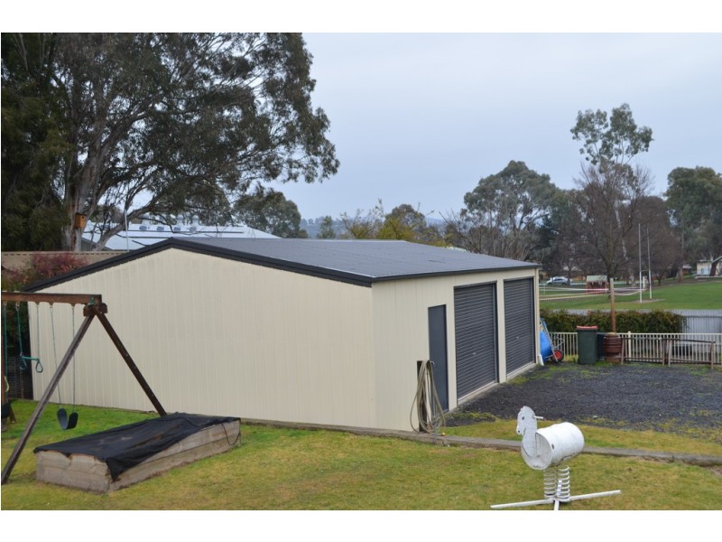 7 Kirra Street, Tumut NSW 2720