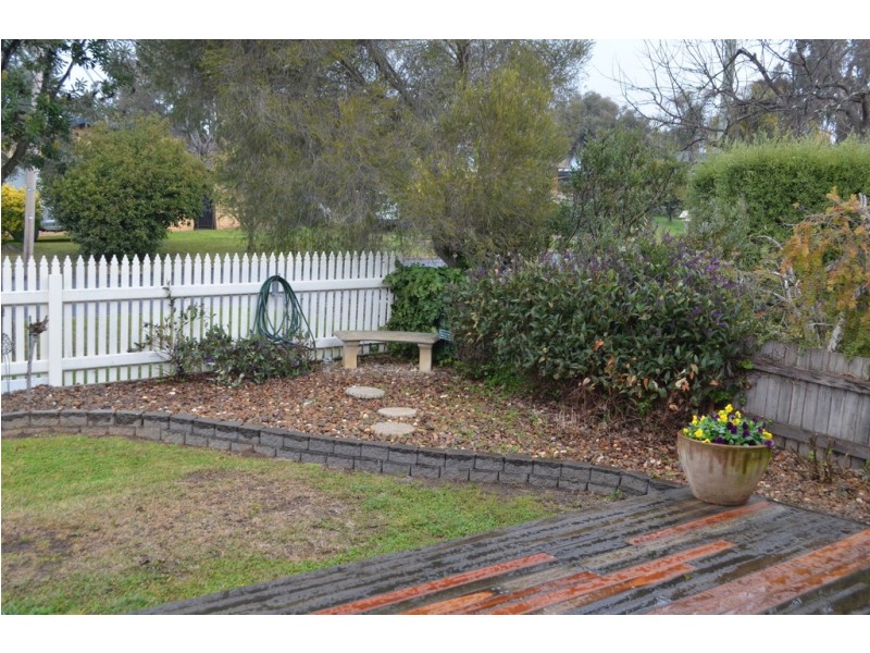 7 Kirra Street, Tumut NSW 2720