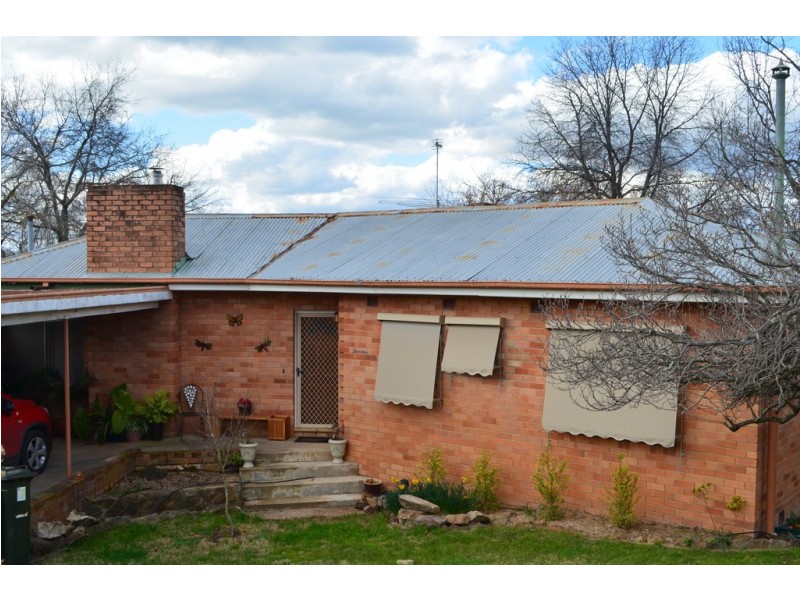14 Highland Avenue, Tumut NSW 2720
