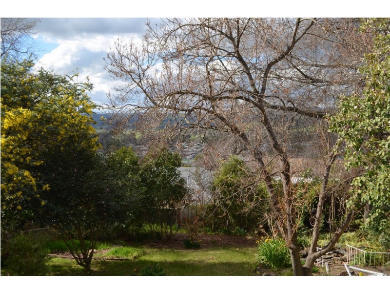 14 Highland Avenue, Tumut NSW 2720