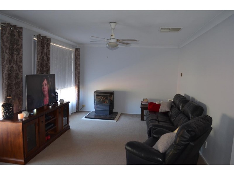 102 Lockhart Street, Adelong NSW 2729