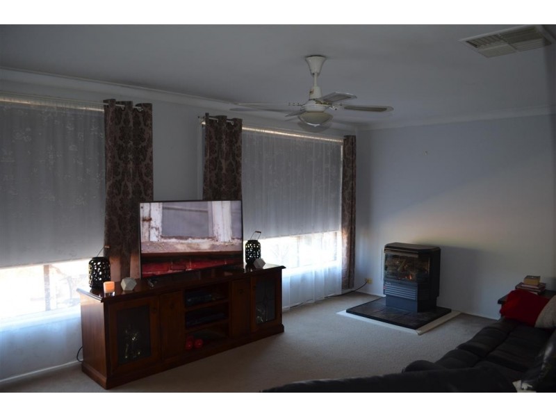 102 Lockhart Street, Adelong NSW 2729