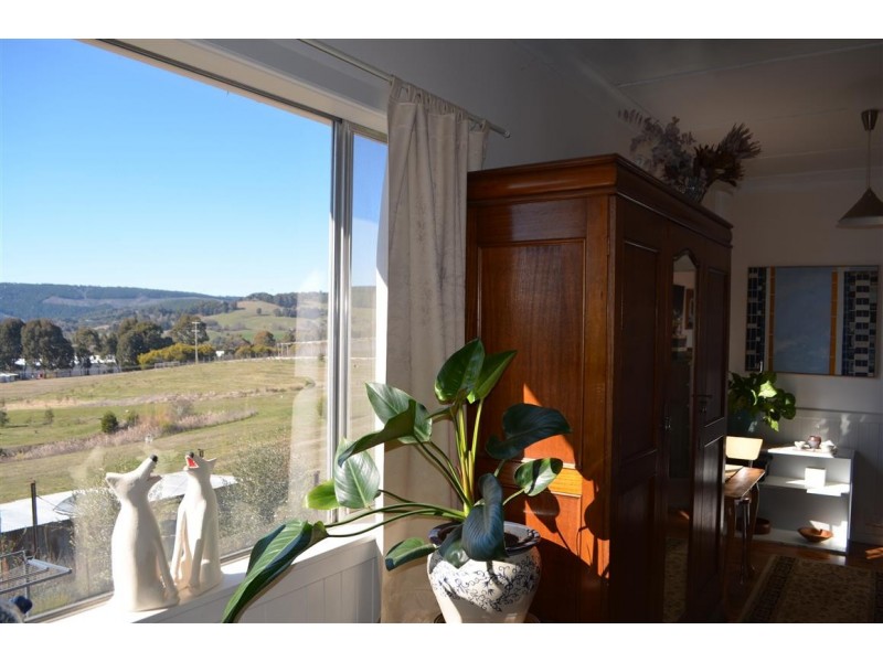 37 Corralyn Avenue, Batlow NSW 2730