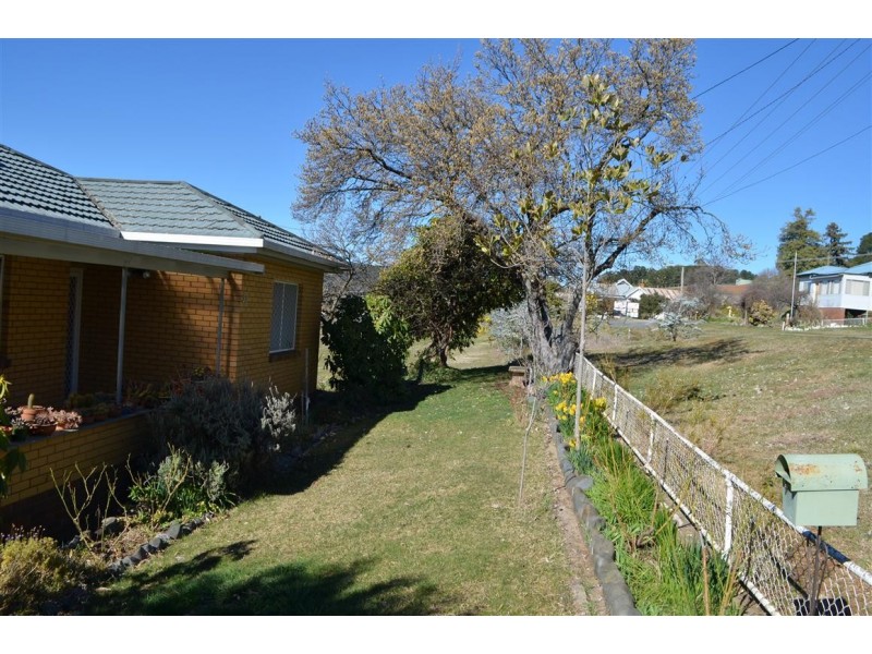 37 Corralyn Avenue, Batlow NSW 2730