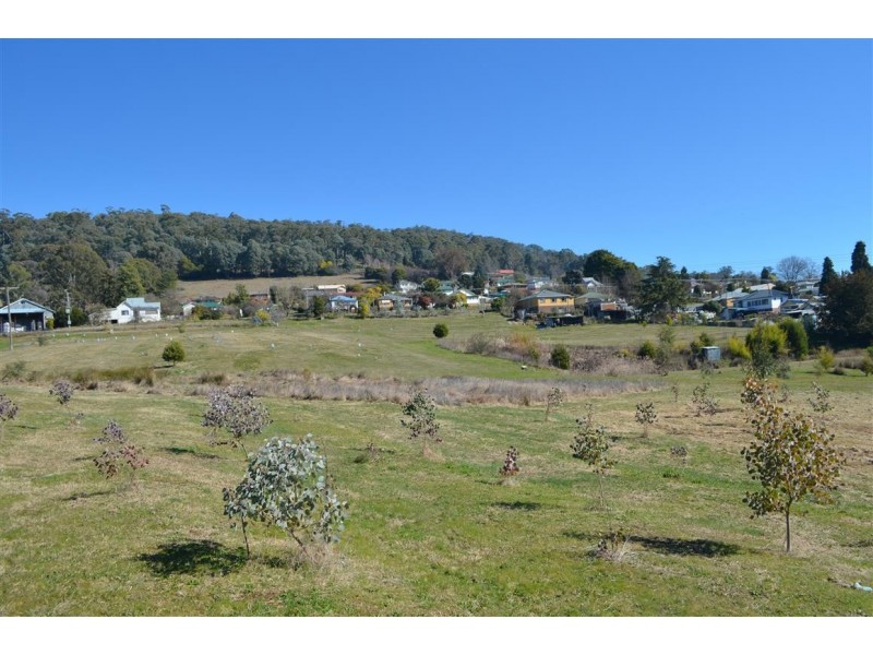 37 Corralyn Avenue, Batlow NSW 2730