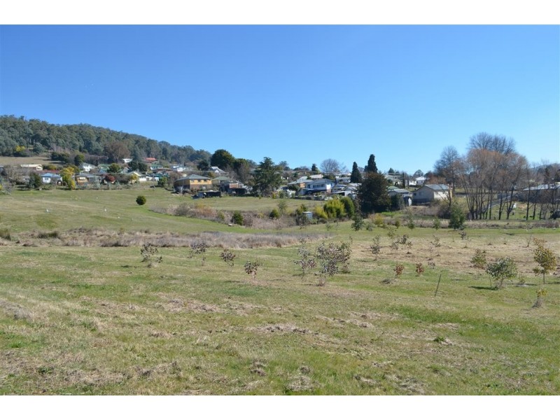 37 Corralyn Avenue, Batlow NSW 2730