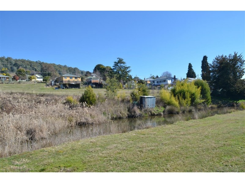 37 Corralyn Avenue, Batlow NSW 2730