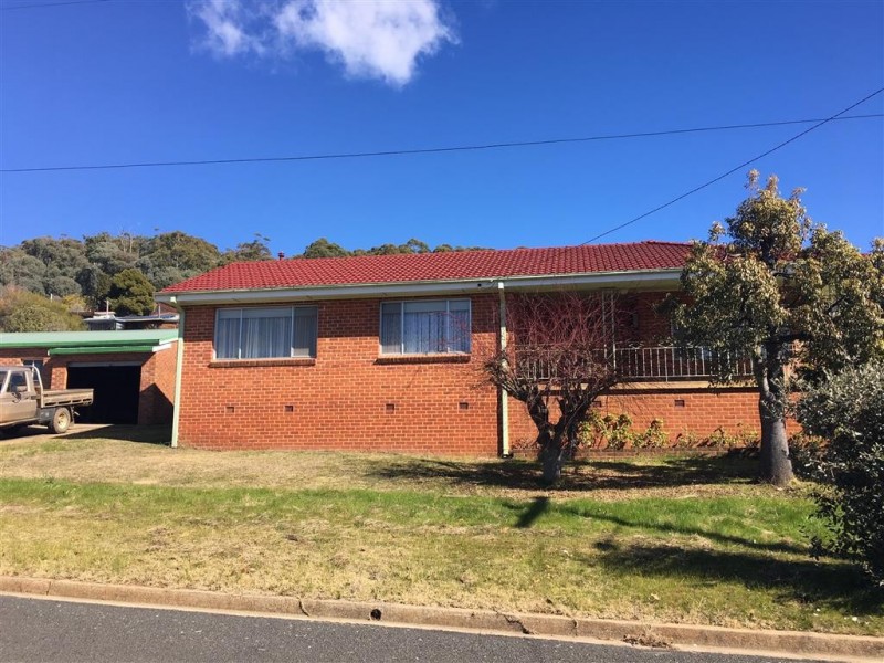 1 Mountain Avenue, Batlow NSW 2730