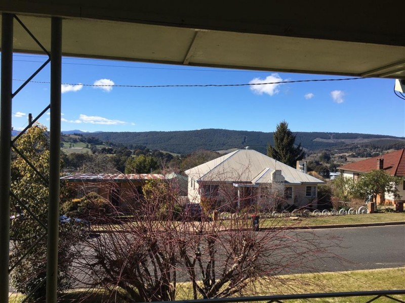 1 Mountain Avenue, Batlow NSW 2730