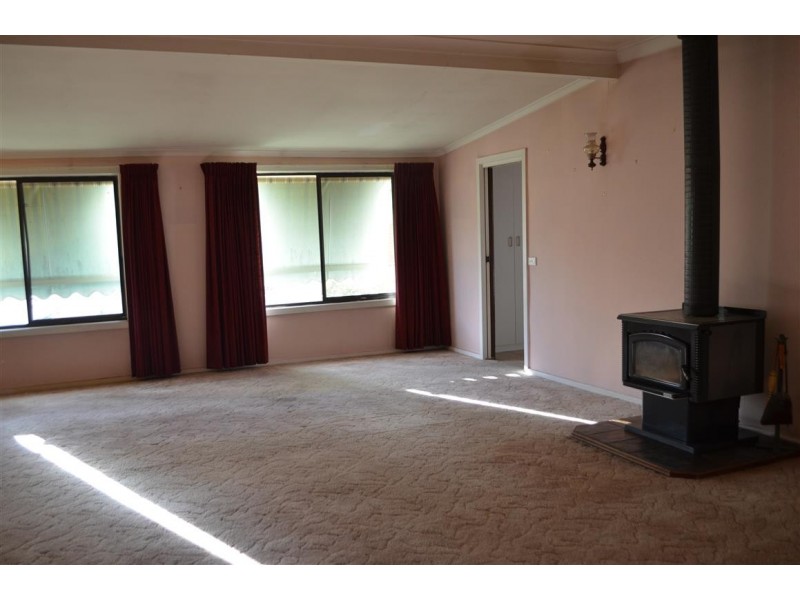 34 Simpson Street, Tumut NSW 2720