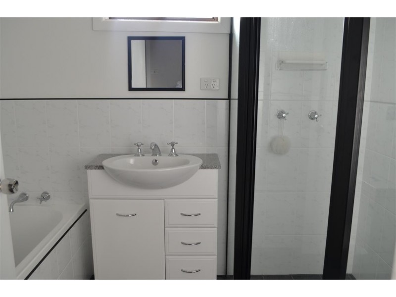 34 Simpson Street, Tumut NSW 2720