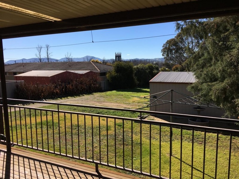 34 Simpson Street, Tumut NSW 2720
