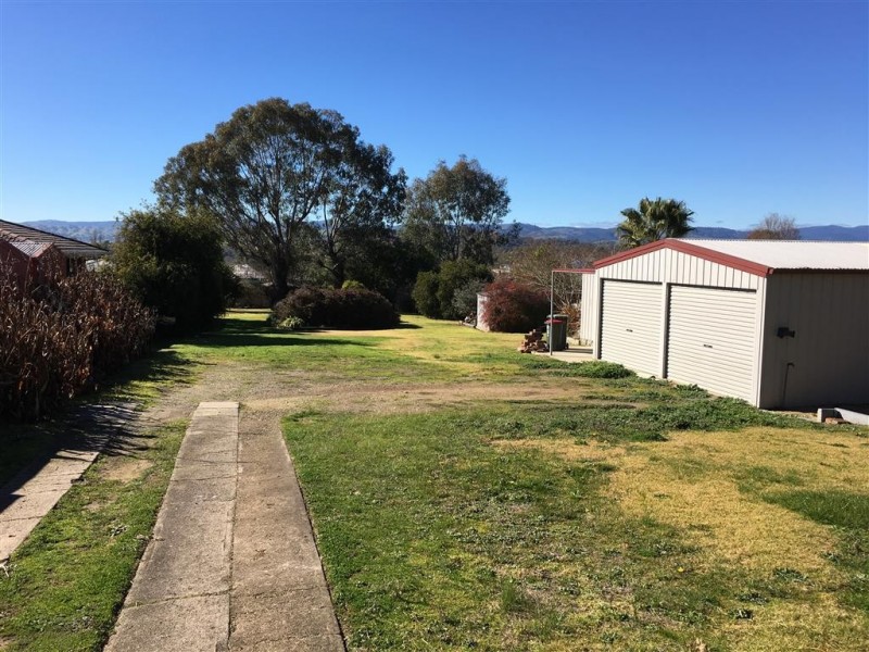 34 Simpson Street, Tumut NSW 2720