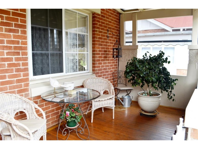 1/4 Carey Street, Tumut NSW 2720