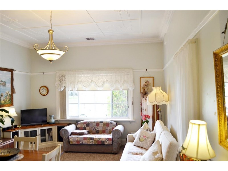 1/4 Carey Street, Tumut NSW 2720