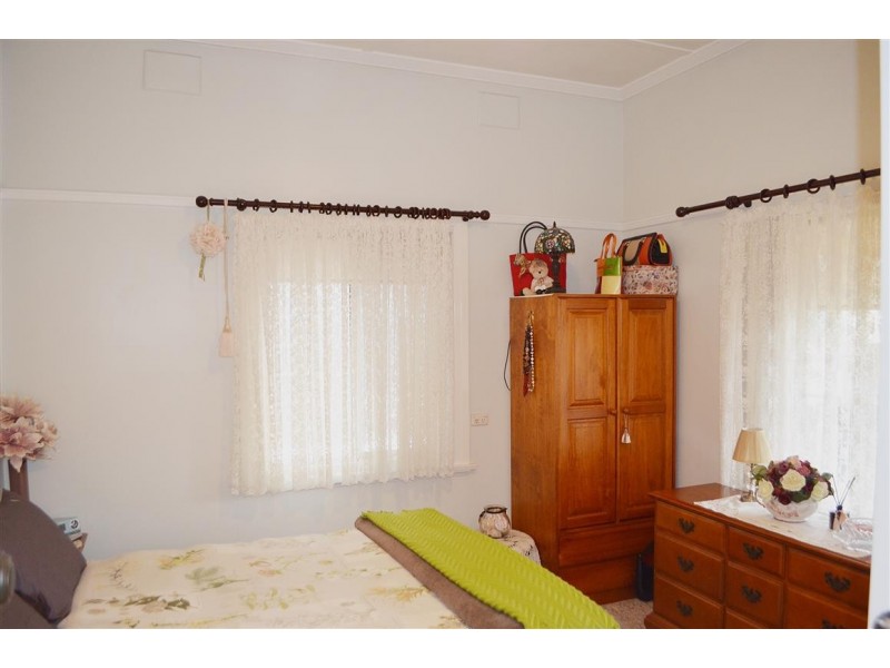 1/4 Carey Street, Tumut NSW 2720