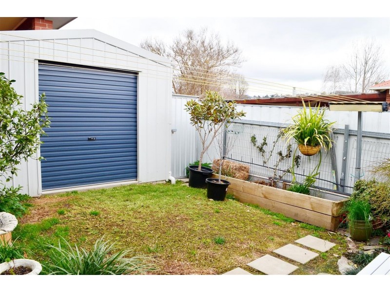 1/4 Carey Street, Tumut NSW 2720