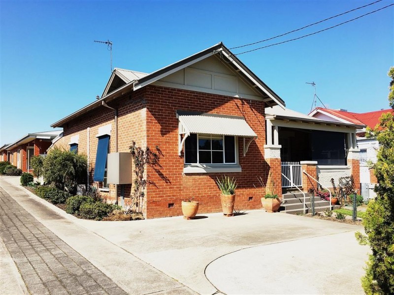 1/4 Carey Street, Tumut NSW 2720