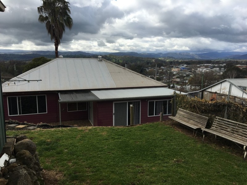 29 Simpson Street, Tumut NSW 2720