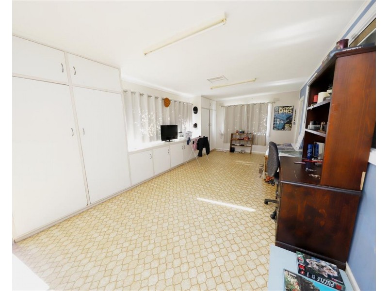 15 Colwell Street, Tumut NSW 2720