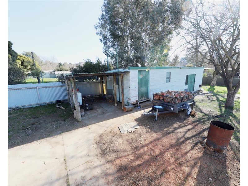 15 Colwell Street, Tumut NSW 2720