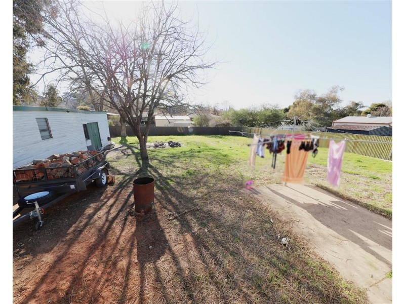 15 Colwell Street, Tumut NSW 2720