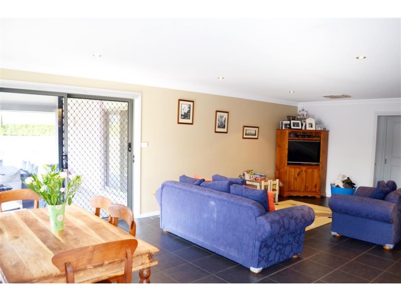 16 Elphick Street, Tumut NSW 2720