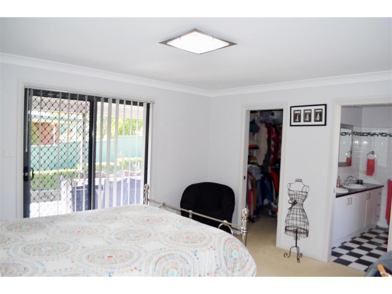 16 Elphick Street, Tumut NSW 2720