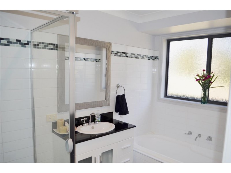 16 Elphick Street, Tumut NSW 2720