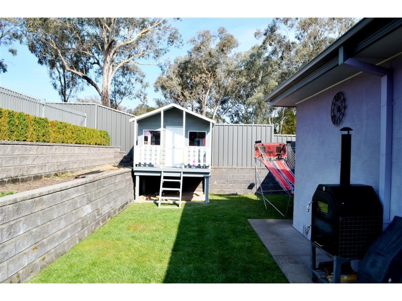 16 Elphick Street, Tumut NSW 2720