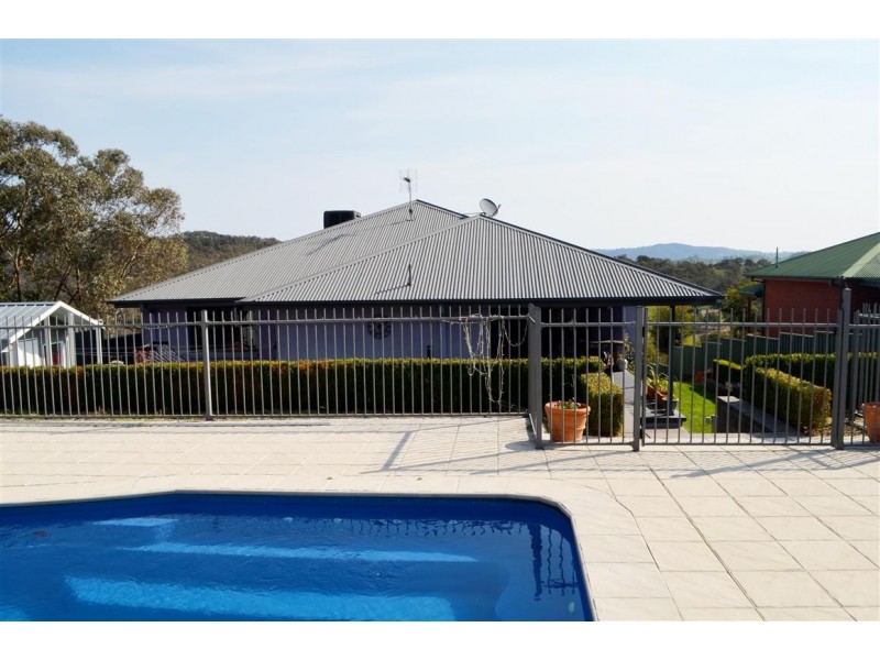 16 Elphick Street, Tumut NSW 2720
