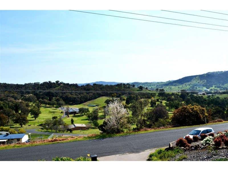 16 Elphick Street, Tumut NSW 2720