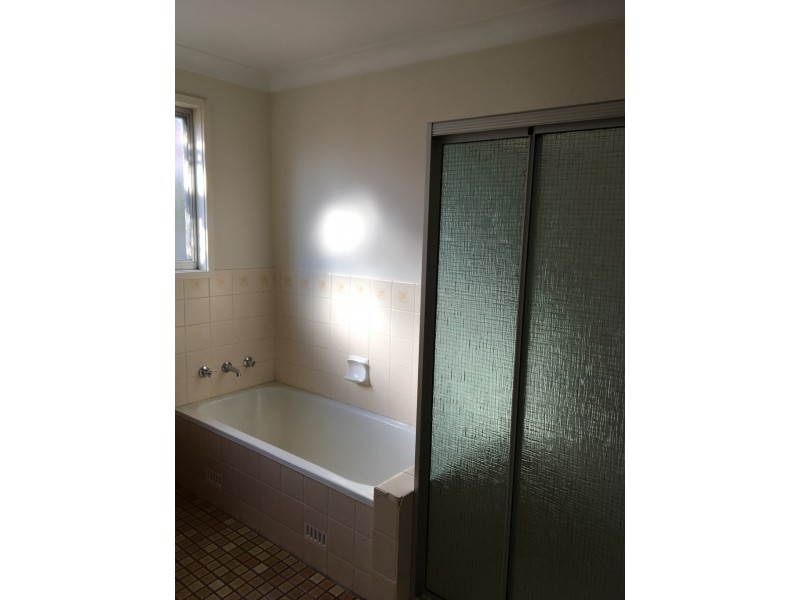 126 Capper Street, Tumut NSW 2720