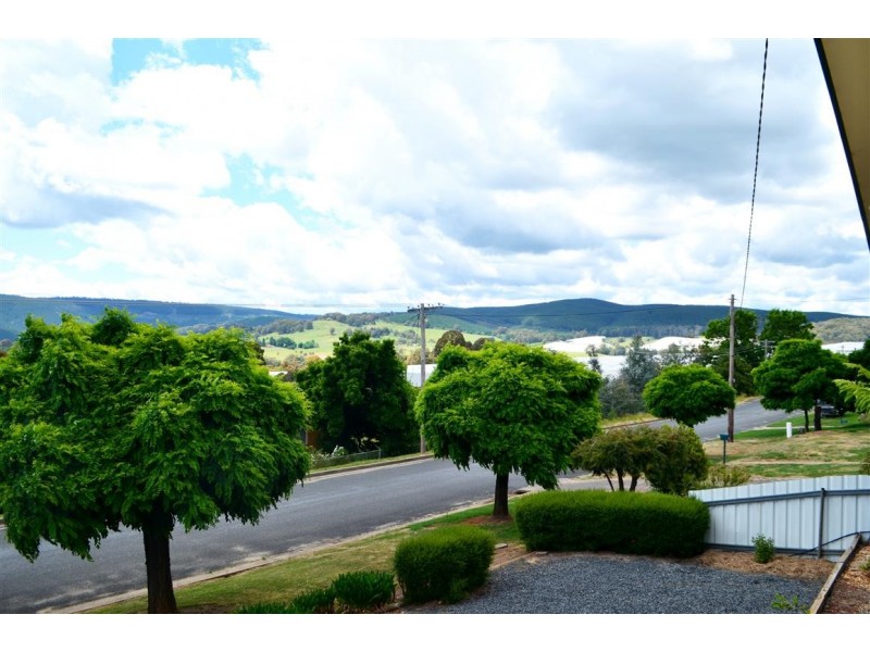 28 Corralyn Avenue, Batlow NSW 2730