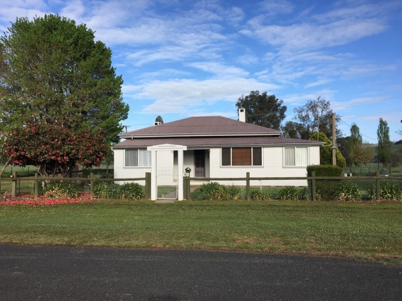 97 Bombowlee Avenue, Tumut NSW 2720