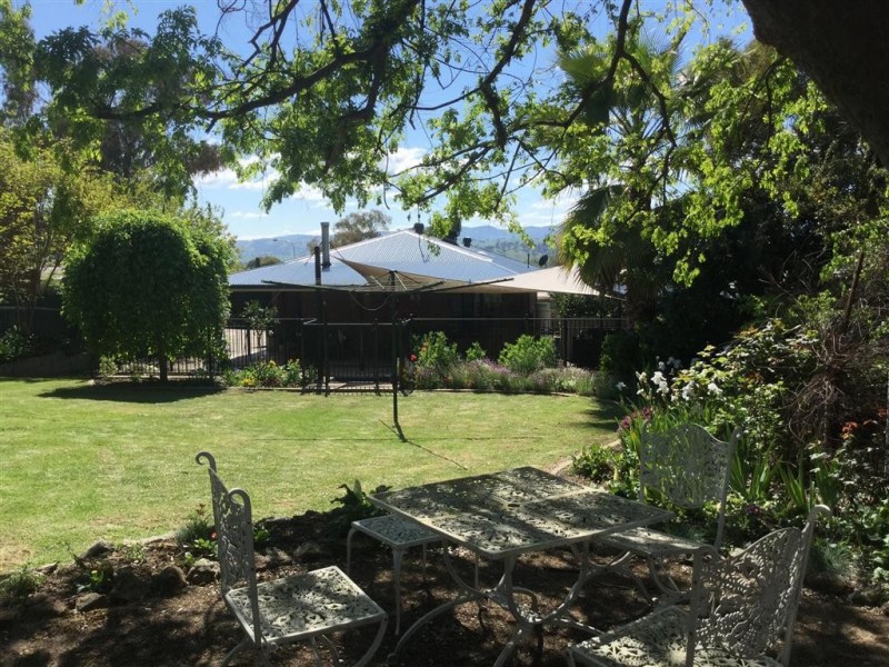 10 Anderson Place, Tumut NSW 2720
