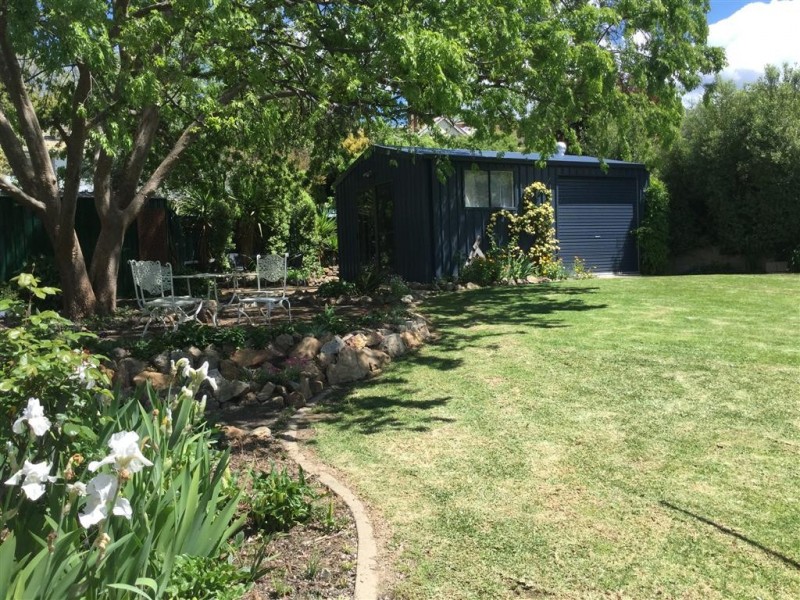 10 Anderson Place, Tumut NSW 2720