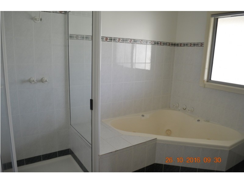 183 Capper Street, Tumut NSW 2720