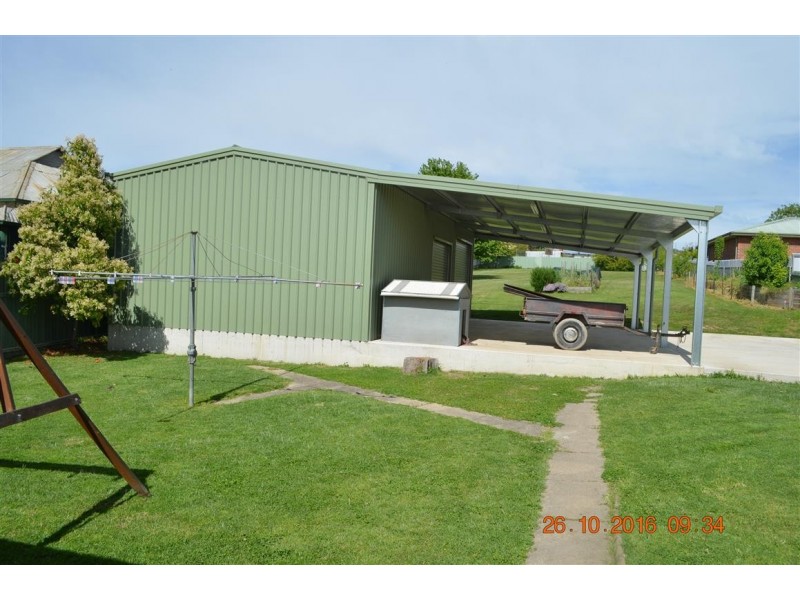 183 Capper Street, Tumut NSW 2720