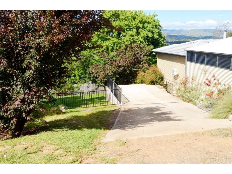 208 Wynyard Street, Tumut NSW 2720