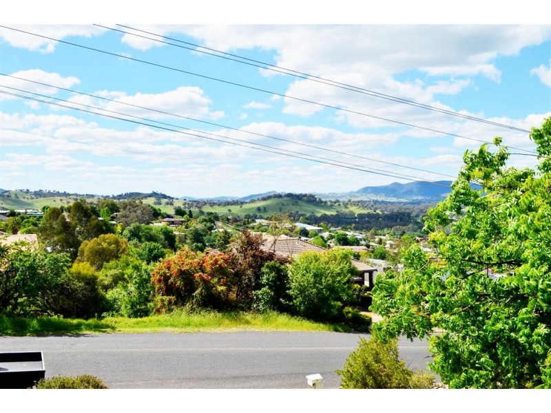 208 Wynyard Street, Tumut NSW 2720