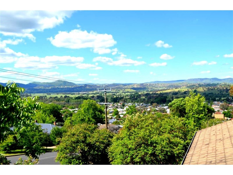 208 Wynyard Street, Tumut NSW 2720