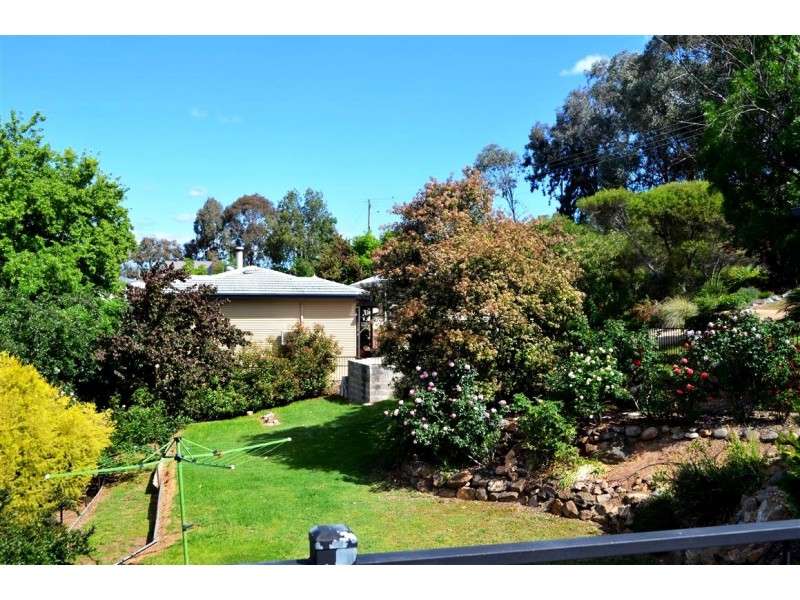 208 Wynyard Street, Tumut NSW 2720