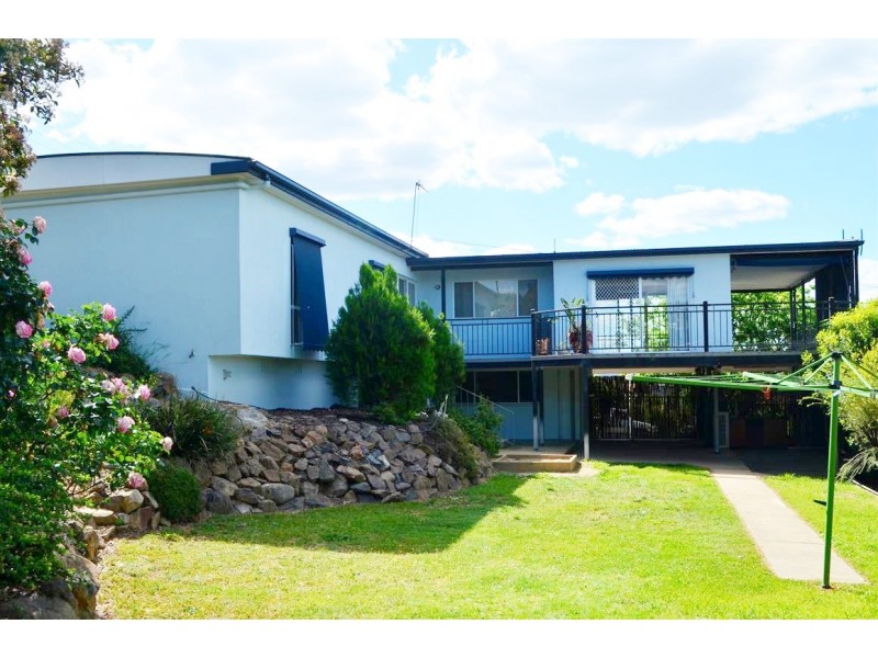 208 Wynyard Street, Tumut NSW 2720