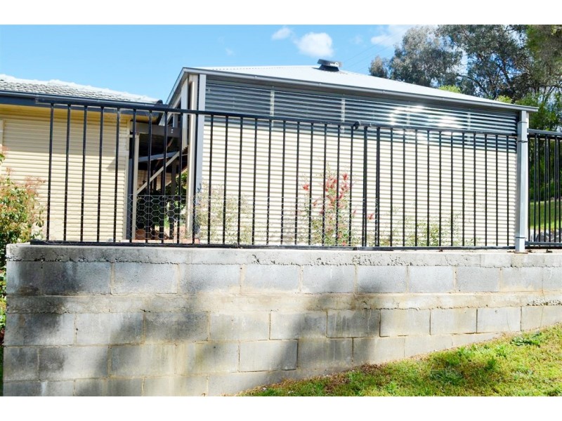 208 Wynyard Street, Tumut NSW 2720