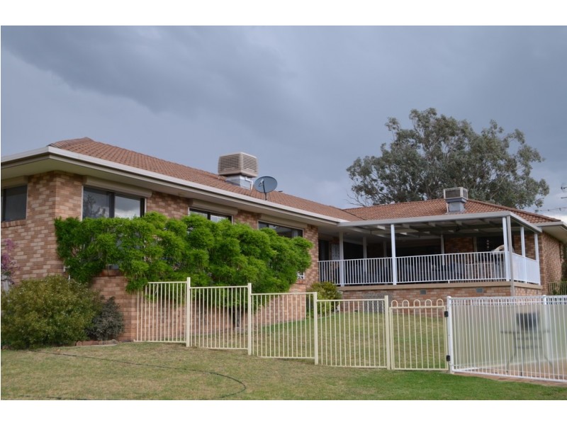 86 Cloverdale Road, Tumut NSW 2720